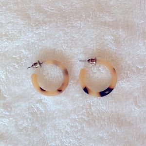 H&M new hoop earrings. No tags though. Brown & tan.